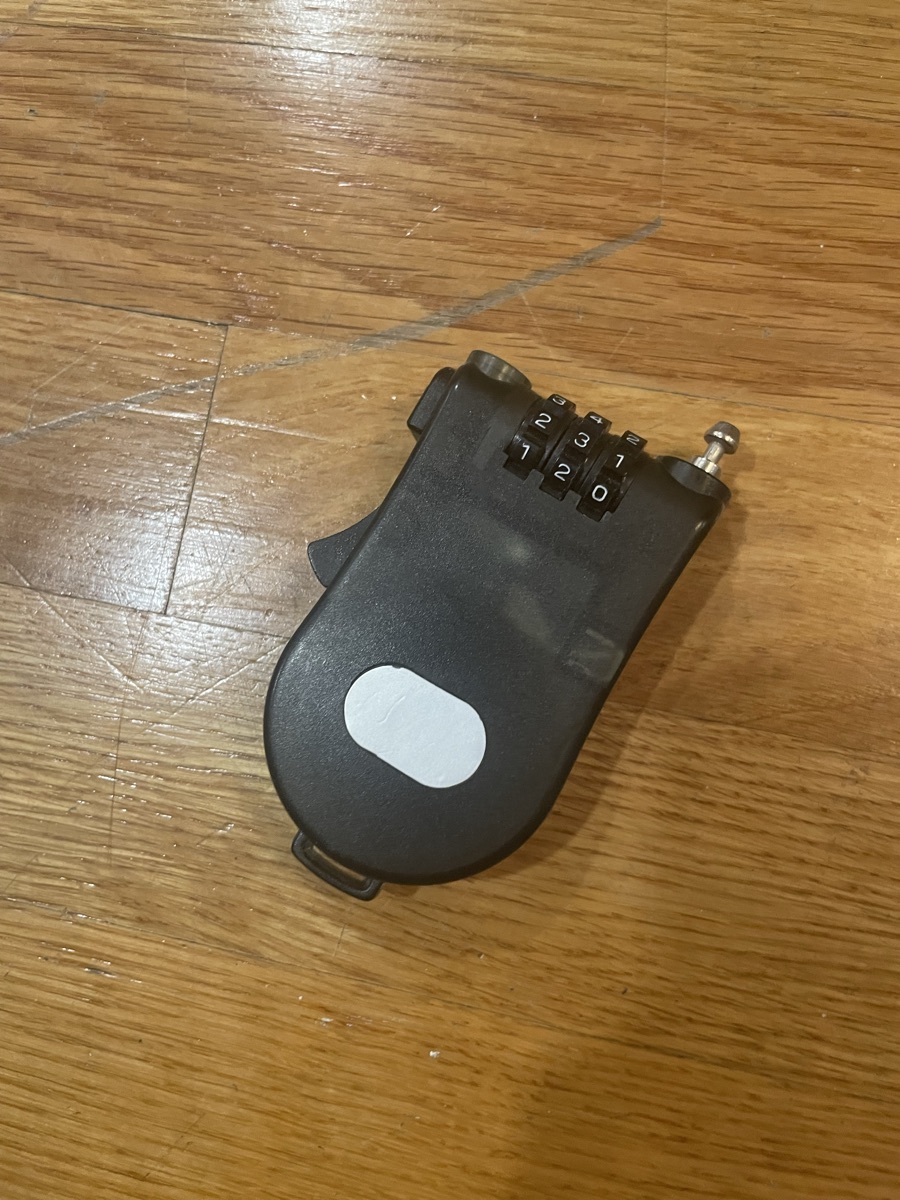 Retractable cable lock