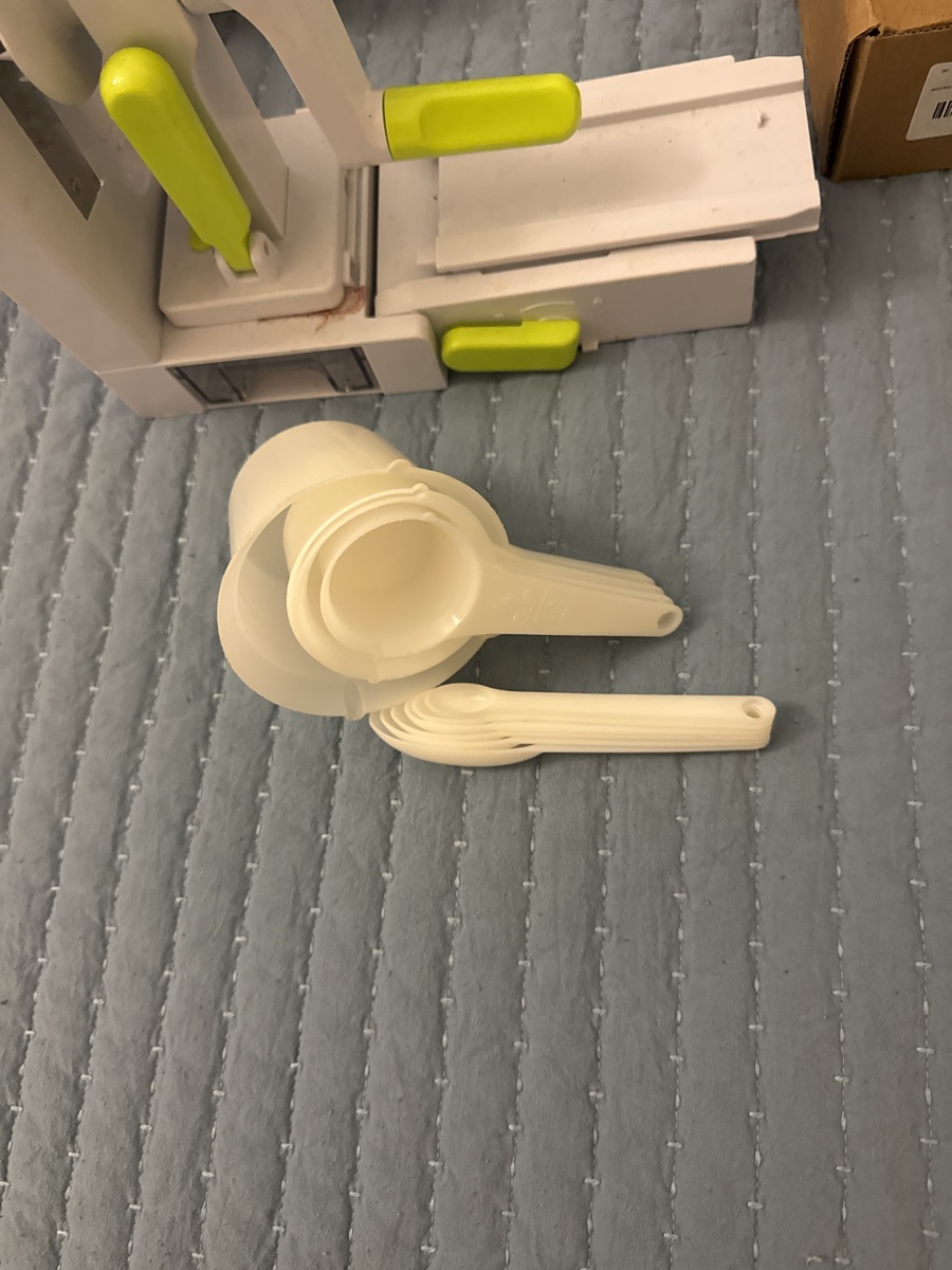Plastic measuring cups