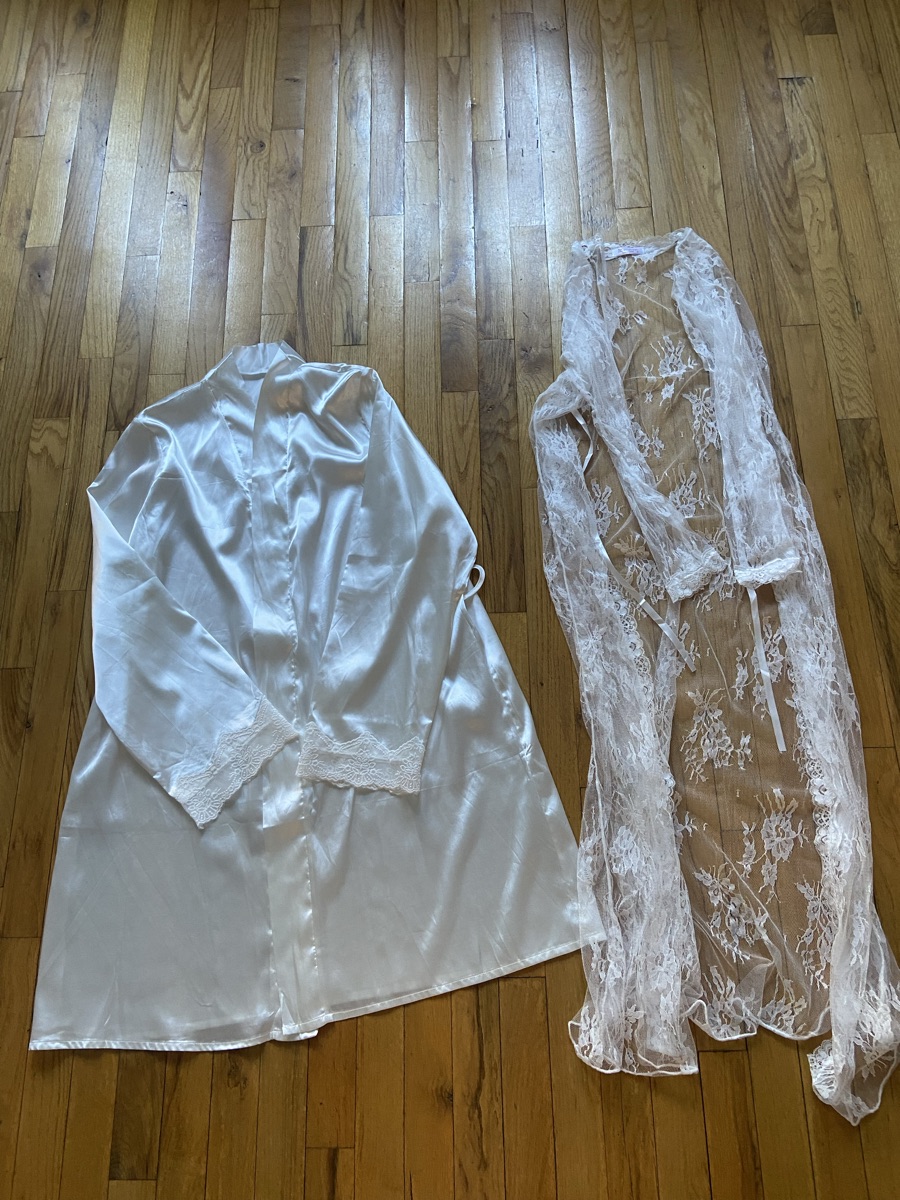 Robe for a tall woman size M (description says size S but that’s a typo)