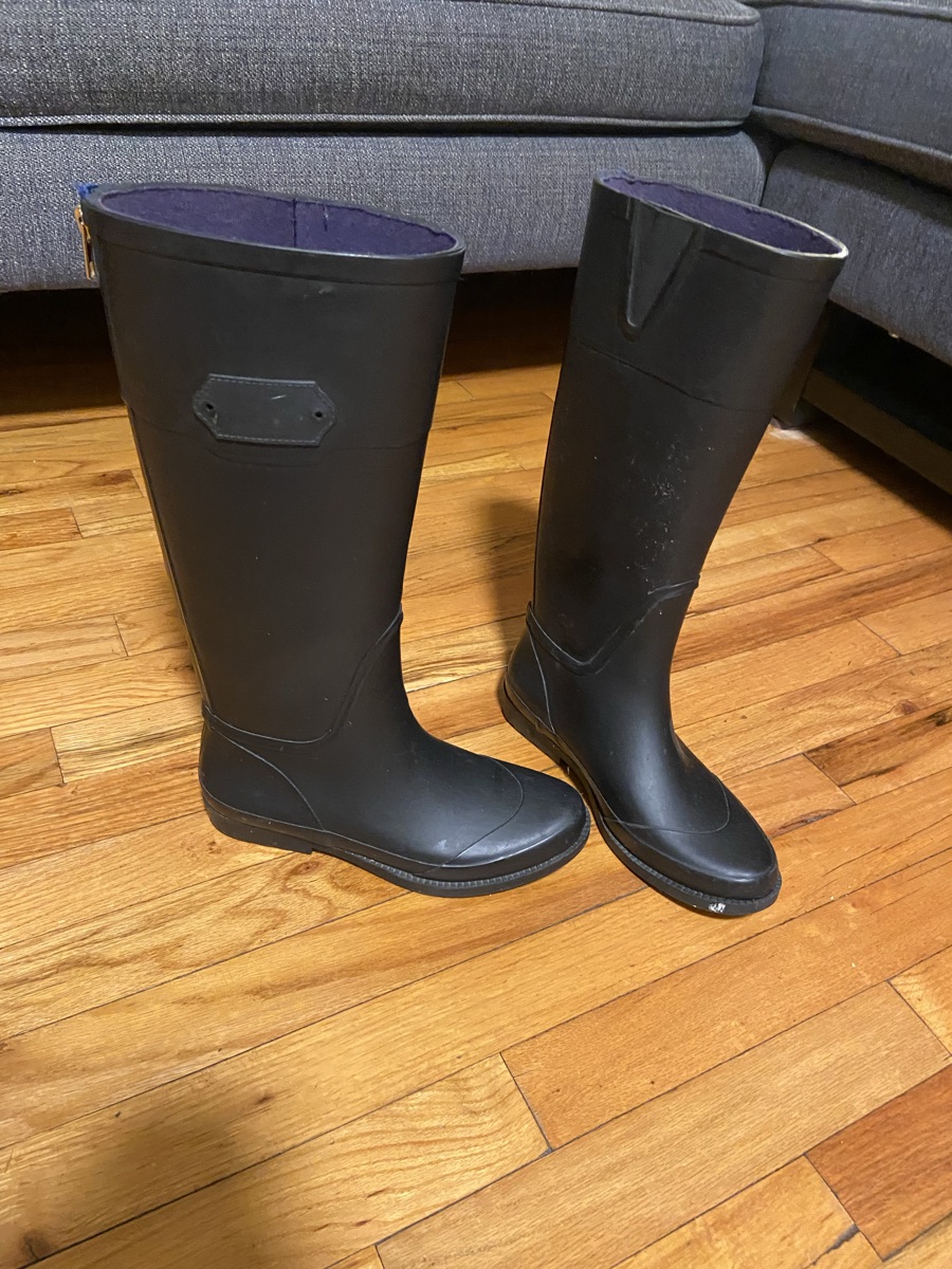 Woman rain boots size 7 