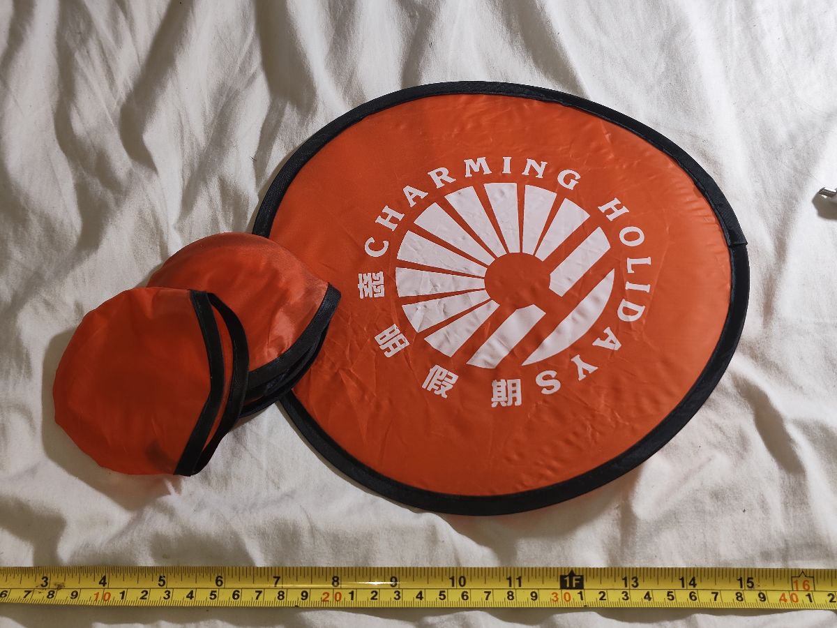 Foldable flying discs/frisbees 