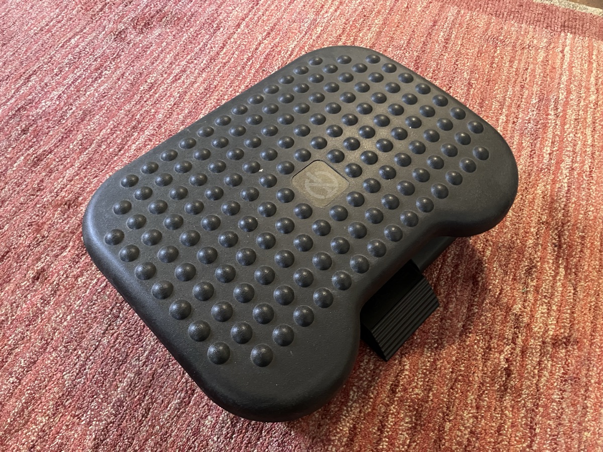 Adjustable foot rest