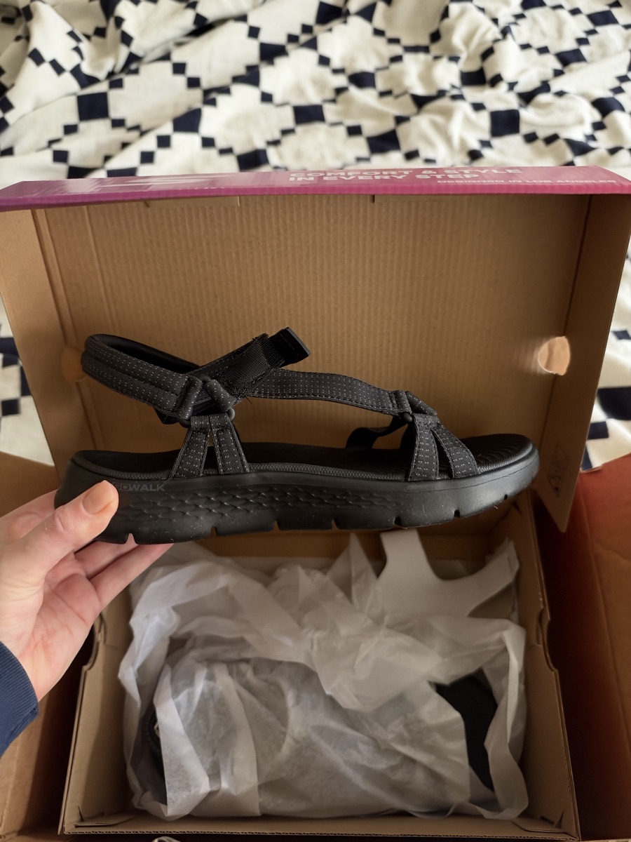 Size 8 - GoWalk Skechers