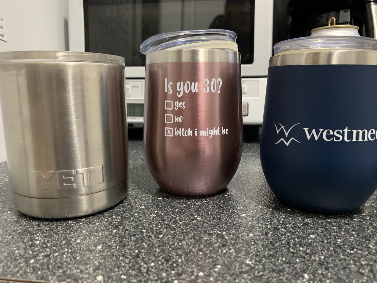 Assorted travel mugs/cups
