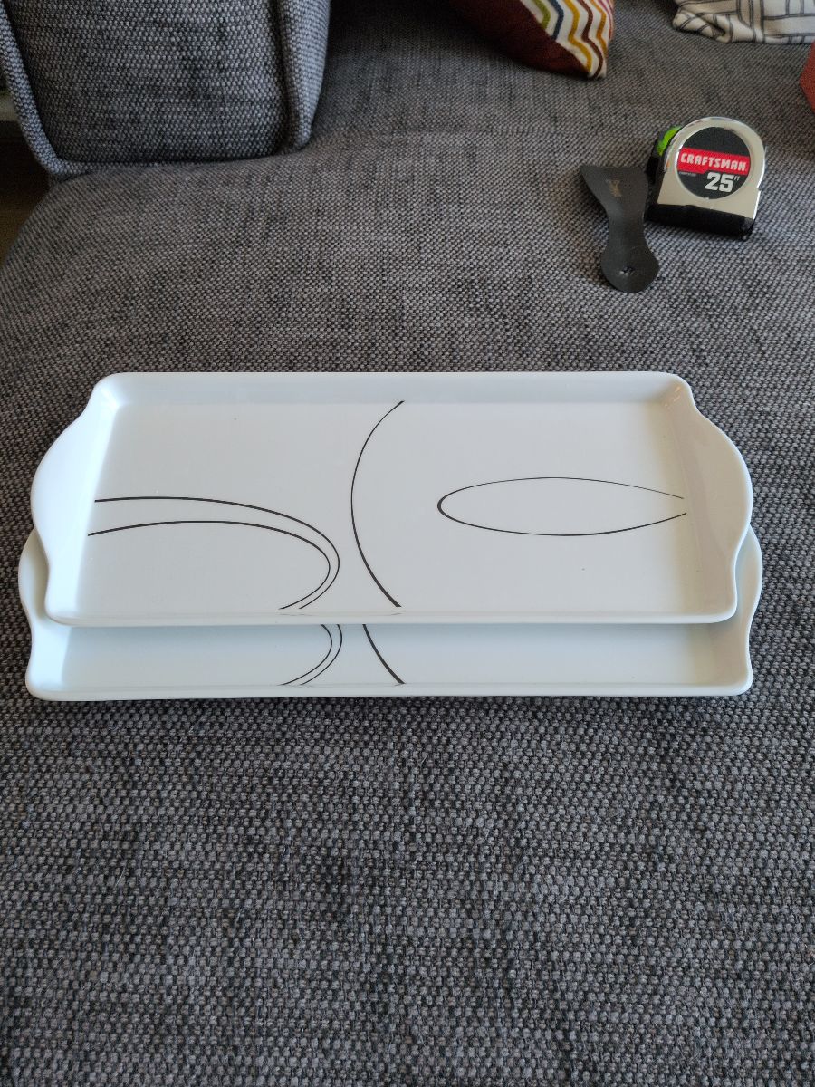 13" plastic trays