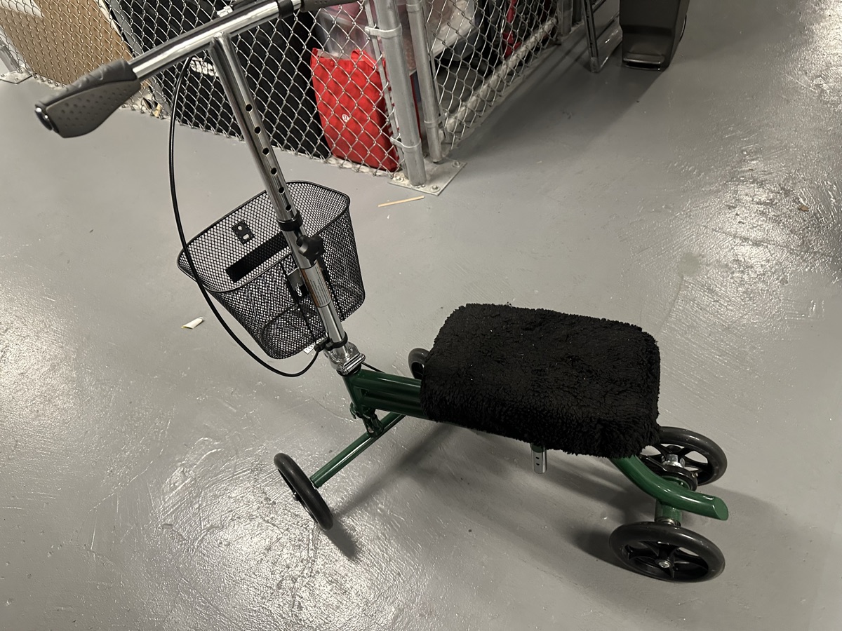 KneeRover Knee Scooter