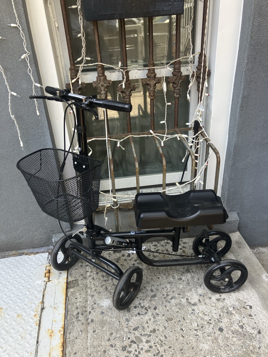 Knee scooter