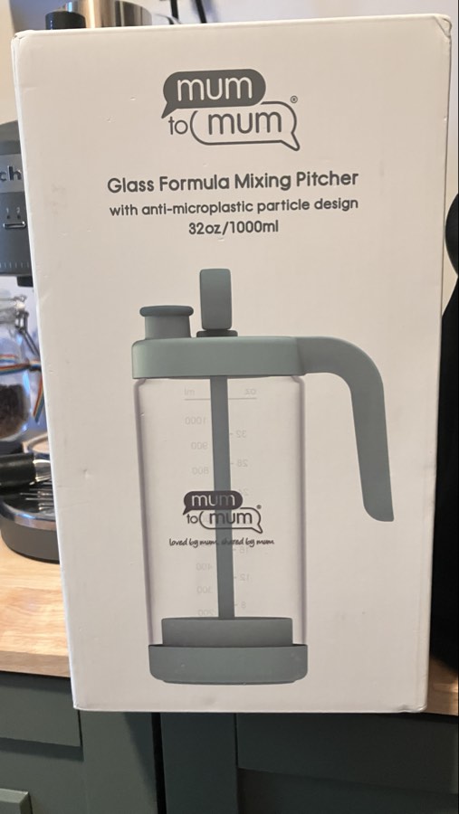 Formula mixing pitcher