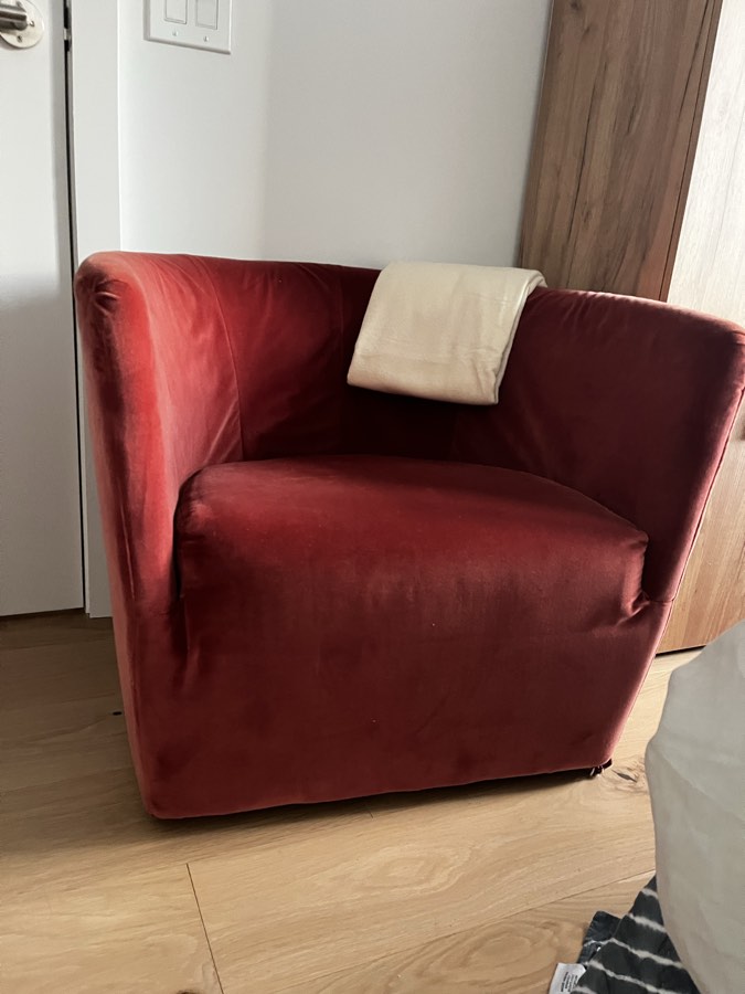 Saba Itália “Amelie” swivel slip covered chairs