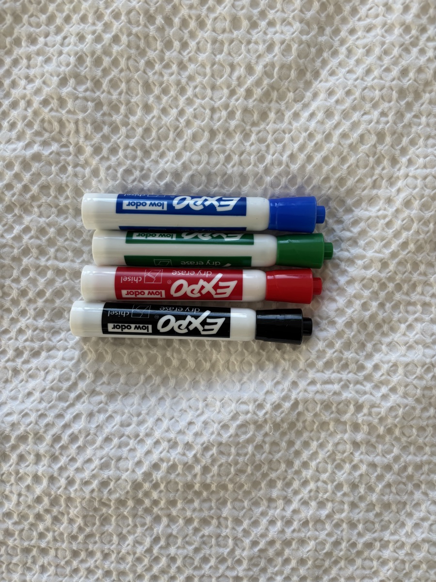 4 dry erase markers