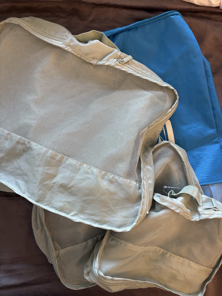 Assorted packing cubes