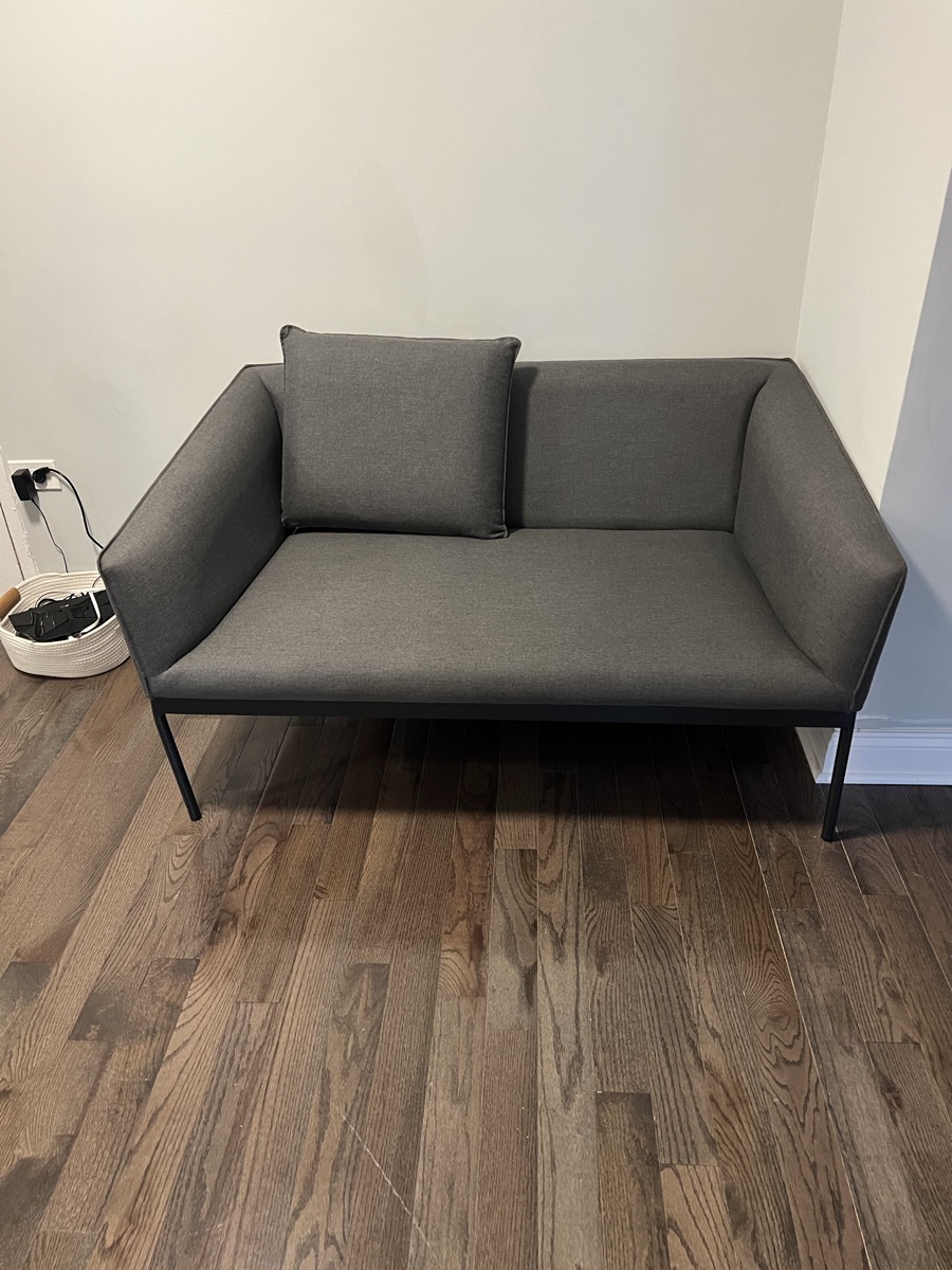 Outdoor article couch