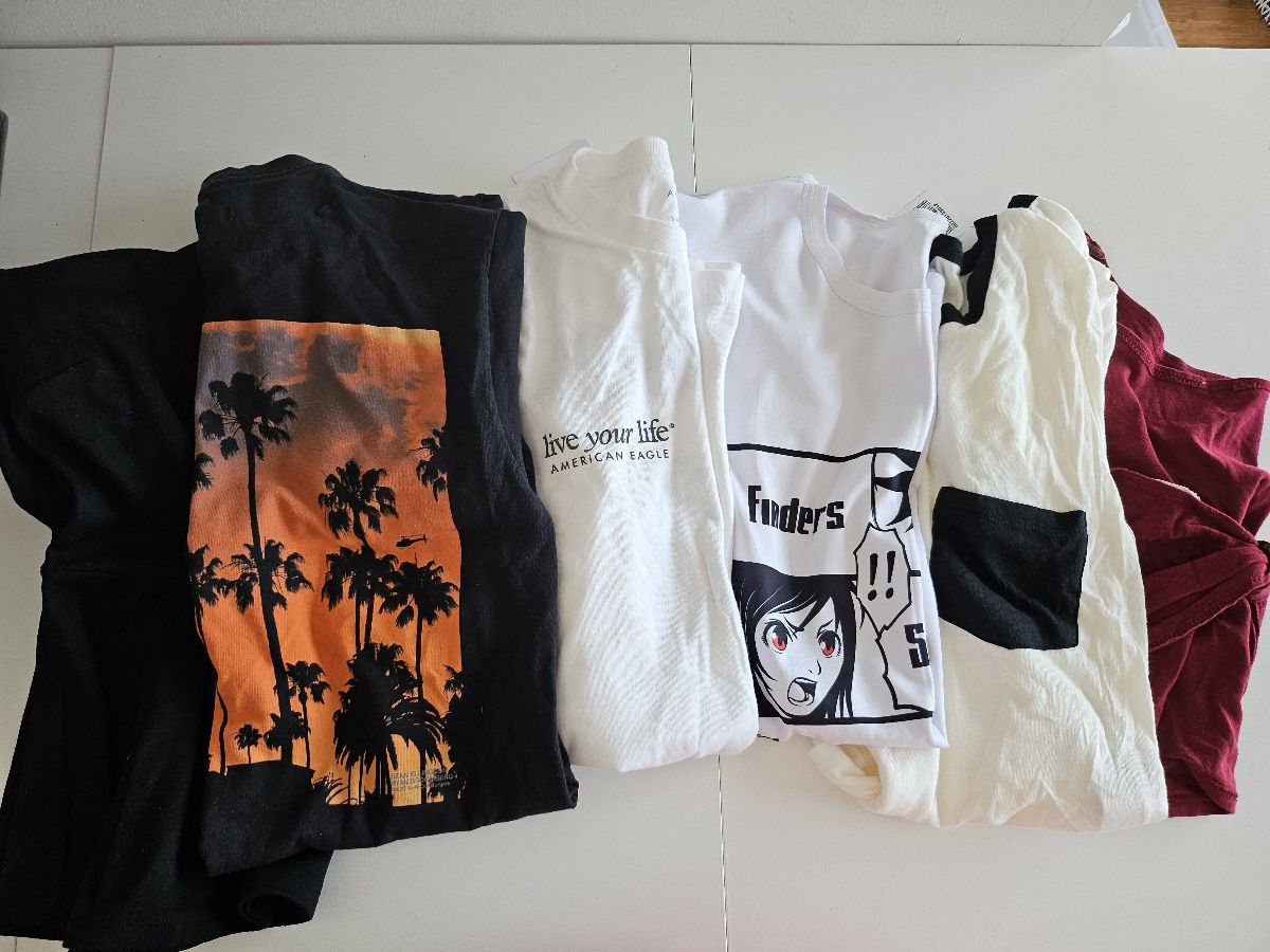 Short Sleeve and T shirt 6 item Bundle Some New with Tag