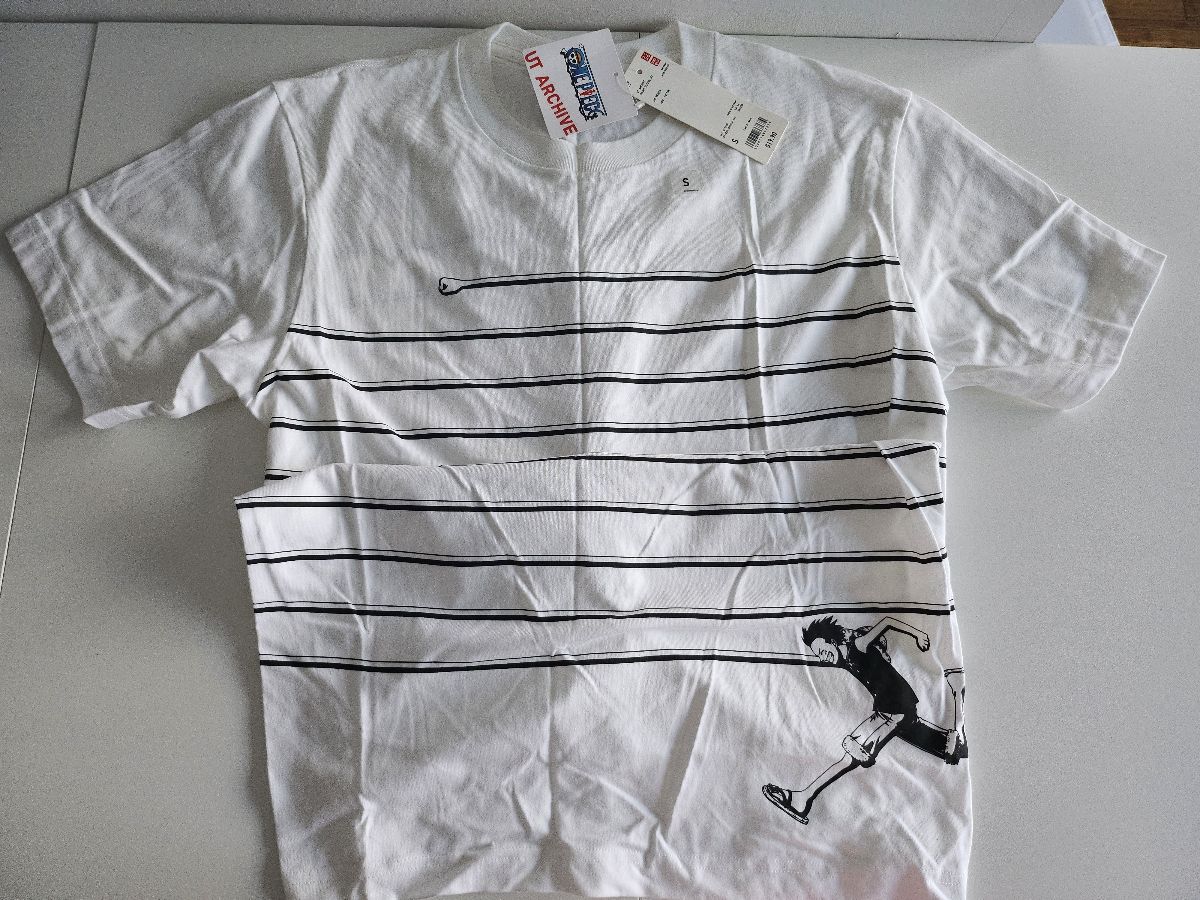 One Piece Luffy T shirt New with Tag Uniqlo Size S