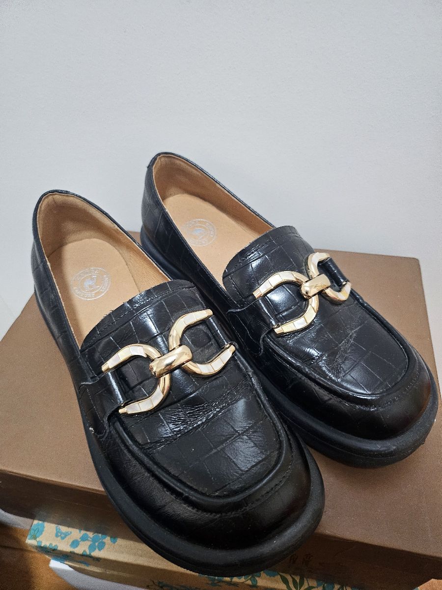 Women's Loafers Black Leather with Gold Buckle Croc Skin design comfortable size 6.5