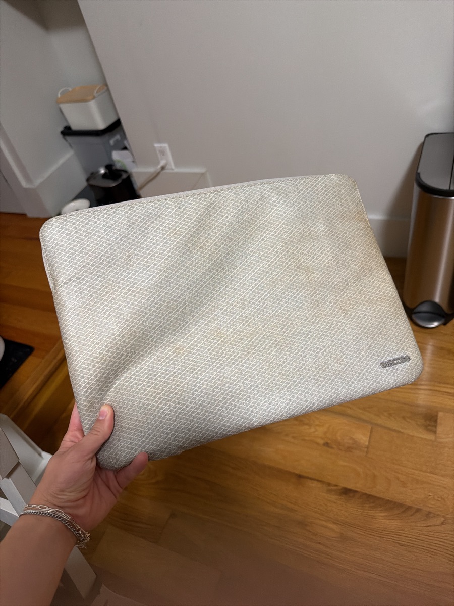16 inches Incase computer sleeve 