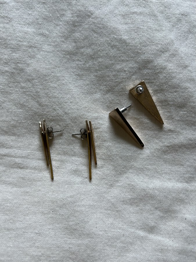 2 pairs small Gold Earrings 