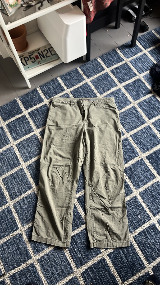 Women’s size 14 green khaki pants 