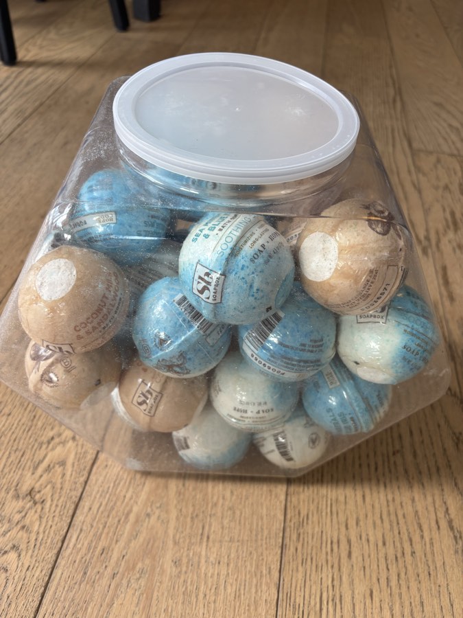 35 bath bombs