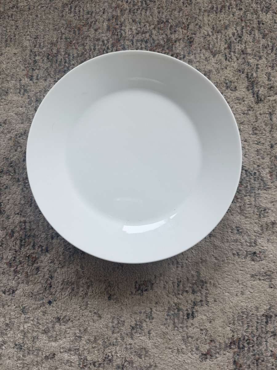 Set of 4 white dinner plates 