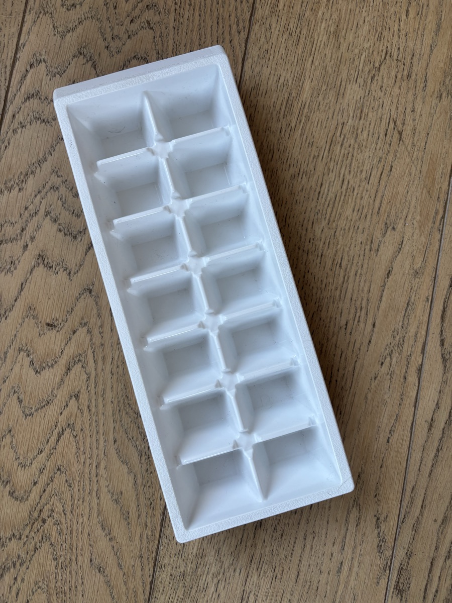 Ice cube tray